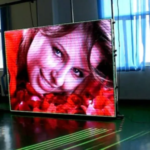 ÉCRAN LED INTERNE P2 ÉTANCHE PUBLICITAIRE, PROGRAMMABLE, VISIBILITÉ EN PLEIN SOLEIL 100×100 CM