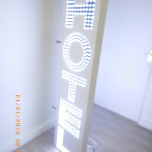 ENSEIGNE LED LUMINEUSE DOUBLE FACE “HOTEL” AVEC ANIMATION ET TÉLÉCOMMANDE 150X40CM