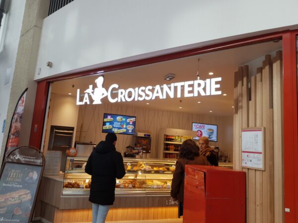 ENSEIGNE LED LETTRES BOITIERS 3D “LA CROISSANTERIE” EXTÉRIEURE 40CM + TRANSFO 400W