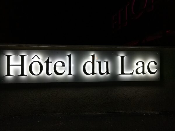 ENSEIGNE LED LETTRES BOITIERS 3D “HOTEL” EXTÉRIEURE 40CM + TRANSFO 400W