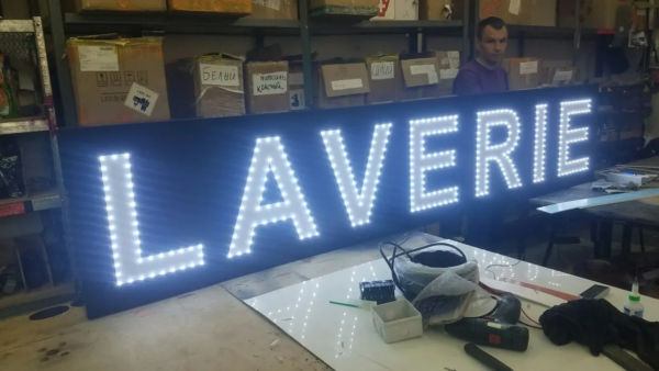 ENSEIGNE LUMINEUSE LED LAVERIE 200x50CM UNE FACE PIQUE