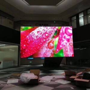 ÉCRAN LED P1.53 INTÉRIEUR, PROGRAMMABLE, HAUTE LUMINOSITÉ VISIBLE EN PLEIN SOLEIL 100×100 CM